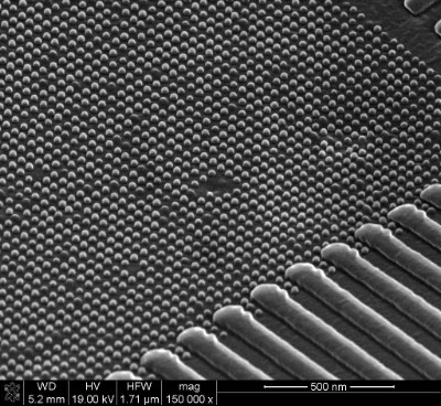 Imprint of dots with a diameter of 17 nm.