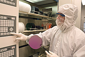 Russell Hajdaj prepares silicon wafers that will be "baked" as part of the processing required for producing new types of semiconductor devices.

Credit: Copyright Robert Rathe 