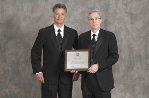 David Voci, business development manager (left), and Dr. Nicholas P. Economou, senior vice president of Carl Zeiss SMT, receive the R&D 100 Award from R&D Magazine in recognition of a breakthrough helium-ion-microscope that enables further advancements in nanotechnology. (Photo: Business Wire)