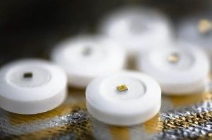 Tiny digestible Proteus Biomedical sensors add "intelligence" to pharmaceuticals and provide patients with information on their individual response to medications through a mobile computer like a smart phone. (Photo: Business Wire)