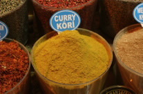 Yellow curry contains curcumin, a promising
disease-fighter. Scientists developed
nano-sized capsules containing the curry
ingredient in an effort to improve its
absorption and effectiveness in the body.
Credit: Wikimedia Commons
