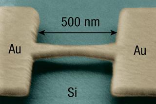 A scanning electron micrograph of a gold bridge suspended 40 nanometers above a silicon substrate. In the experiment, the bridge is severed in the middle, a single molecule is suspended across the gap, and the substrate is bent to stretch the molecule while simultaneously measuring the electron current through the molecule. Credit: Joshua Parks