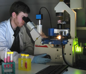 Steve Pawlizak, a post graduate student in Professor Ks' group at the University of Leipzig using the JPK CellHesion 200 system.