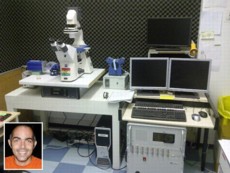 Dr Pierre-Henri Puech (inset) and his JPK NanoWizard AFM system (INSERM/CNRS)