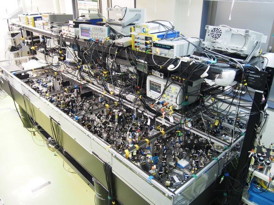 The experimental setup of quantum teleportation performed in 2013 is pictured. The experimental setup shows an optical table with a size of 4.2 meters by 1.5 meters on which optical instruments such as mirrors and lenses are arranged to guide laser beams. Over 500 mirrors and lenses were used in this experiment.
CREDIT: Centre for Quantum Photonics at the University of Bristol