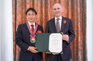 Dr Takuya Satoh awarded the Sir Martin Wood Prize by the British Ambassador to Japan, Mr. Tim Hitchins