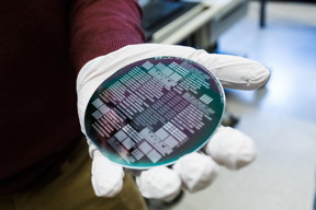 This is a Vanadium Dioxyde chip developed at EPFL's NANOLAB.
CREDIT
EPFL / Jamani Caillet