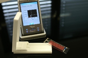 BIOIDENT Photonic Flow: The ControlR can be read out via Bluetooth connection using a laptop or PDA (Photo: Business Wire)