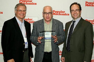 Green Earth Technologies' G-Oil Motor Oil Honored with Editor's Choice Award Left to right: Bill Congdon, Publisher, Popular Mechanics; Mathew Zuckerman, Ph.D. President and CEO, Green Earth Technologies, Inc.; Jim Meigs, Editor-in-Chief, Popular Mechanics. (Photo: Business Wire)