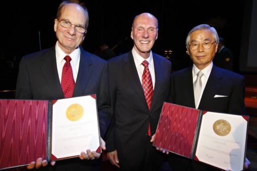 Louis Brus and Sumio Iijima received the Kavli Prize in nanoscience at an award ceremony in Oslo, Noway in September 2008. In the middle Fred Kavli who initiated the prize. Photo: Hkon Mosvold Larsen/Scanpix
