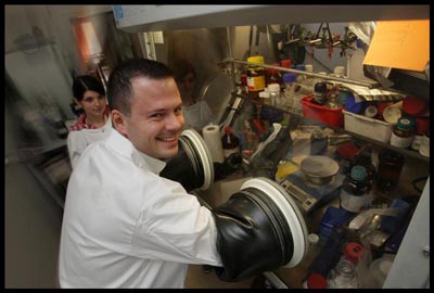 Researcher at work: Stefan Koller from the Institute for Chemistry and Technology of Materials 
TU Graz/Lunghammer 
