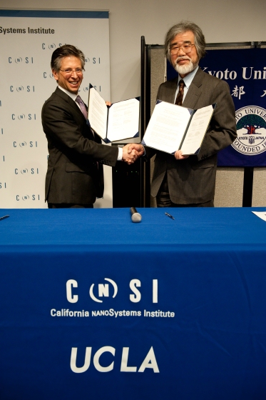 CNSI director Paul Weiss (left) and iCeMS director Norio Nakatsuji at the UCLA signing ceremony
