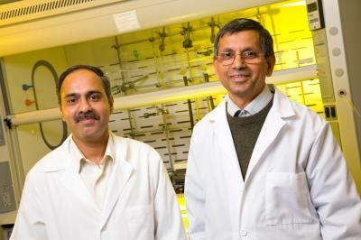 Raghuraman Kannan (left), and Kattesh Katti, faculty members in the department of radiology at the University of Missouri, have discovered gold nanoparticles that could be used to treat a variety of cancers. Credit: University of Missouri