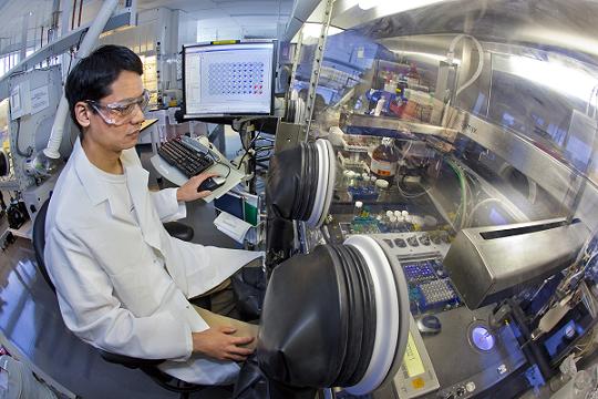 Emory Chan, with Berkeley Labs Molecular Foundry, directs WANDA, a revolutionary nanocrystal-making robot, to perform complex workflows that traditionally require extensive chemistry experience. (Photo by Roy Kaltschmidt, Berkeley Lab Public Affairs)