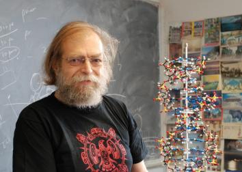 New York University Chemist Nadrian Seeman has been awarded the 2010 Kavli Prize in Nanoscience for his creation of robotic devices that have the potential to create new materials a billionth of a meter in size. Photo credit: Mike Summers