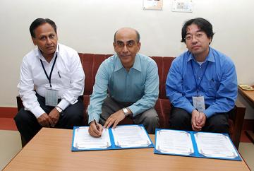 From left: Dr. Devesh Kumar Avasthi (IUAC, Group Leader of Materials Science & Radiation Biology), Dr. Amit Roy (IUAC, Director), and Dr. Hiroshi Amekura (NIMS, Senior Researcher).