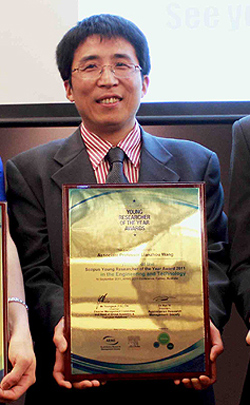 Scopus Young Researcher of the Year Award recipient Associate Professor Wang 