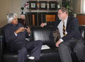 Kalam and Hopkins discuss joint statement at the 2013 International Space Development Conference (ISDC).