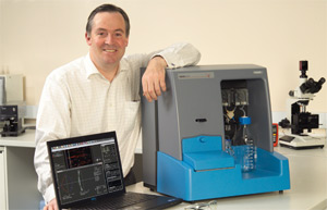 NanoSight CEO, Jeremy Warren, with the flagship NS500 NTA system