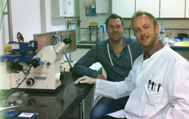 Mike Wlte and Dr Florian T Ludwig (white coat) with the JPK CellHesion 200 system at the University of Mnster