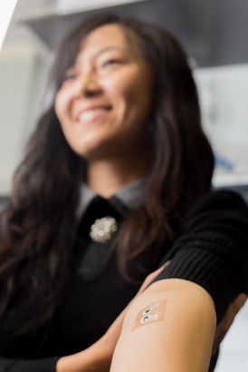 Nanoengineers at the University of California, San Diego have tested a temporary tattoo that both extracts and measures the level of glucose in the fluid in between skin cells.
CREDIT: Jacobs School of Engineering/UC San Diego