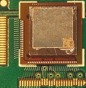 This is a photograph of the JUNGFRAU-0.4 chip and sensor on top of which a 150 m-thick laser-drilled tungsten mask (Laser Zentrum Hannover eV, Hannover, Germany) with 28 m-diameter holes is placed.
CREDIT: Jungmann-Smith et al