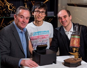 Oxford Nanoimaging CEO, Jeremy Warren, with co-inventors/co-founders,
Bo Jing and Professor Achillefs Kapanidis
