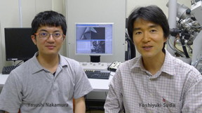 Master's course student (graduated in March 2016) Yasushi Nakamura (left) and Associate Professor Yoshiyuki Suda (right). Credit: Copyright (C) Toyohashi University of Technology