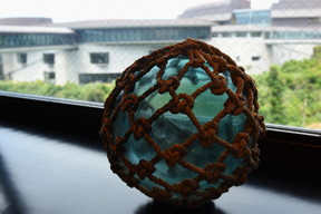 The researchers discovered a new nanoparticle structure that resemble the ukidama, glass fishing floats, used regularly by Japanese fishermen. The nanoparticle has a core of one element (copper) and is surrounded by a "cage" of another element (silver). The silver does not cover certain areas of the copper core, which is very similar to the rope that surrounds the glass float.
CREDIT: OIST