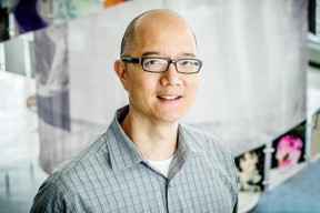 Illinois veterinary clinical medicine professor Dr. Timothy Fan is leading efforts to advance cancer treatments available to dogs and humans by testing promising new approaches in companion-animal dogs with spontaneously occurring cancers.

Photo by L. Brian Stauffer