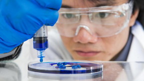 Scientists at The Australian National University (ANU) have developed a new spray-on material with a remarkable ability to repel water.
CREDIT: Stuart Hay, ANU