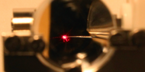 View through a lens: a laser beam strikes a nanotip. (Image: Dr. Michael Frster)
