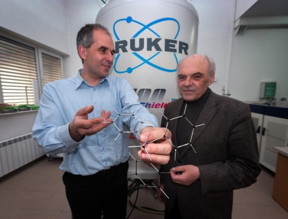 Dr. Piotr Bernatowicz from the Institute of Physical Chemistry of the Polish Academy of Sciences in Warsaw and Prof. Slawomir Szymanski from the Institute of Organic Chemistry of the PAS have predicted and observed that quantum phenomena can mimic classical rotations of atomic groups in molecules.
CREDIT
IPC PAS, Grzegorz Krzyzewski