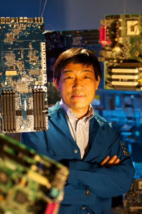 Jing Shi, a professor of physics