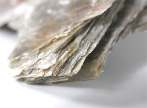Mica the mineral flakes off in fine sheets.
CREDIT
Wikimedia Commons https://commons.wikimedia.org/wiki/File:Nanta-aom1.jpg