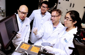 A research team led by Associate Professor Christian Nijhuis from the Department of Chemistry at the NUS Faculty of Science (second from right) has recently invented a novel 'converter' that can harness the speed and small size of plasmons for high frequency data processing and transmission in nanoelectronics.
CREDIT
National University of Singapore

