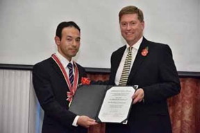 Dr Michihisa Yamamoto awarded the Sir Martin Wood Prize
by the British Ambassador to Japan, Mr. Paul Madden