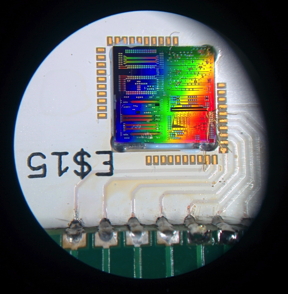 Microscope image of a silicon chip that contains tens of quantum optics experiments. The newly developed detector is tiny: it occupies less than 1mm2 on the hip shown, in the bottom right. 