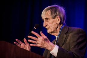 Freeman Dyson speaking at the National Space Society's International Space Development Conference® in 2018. Credit: NSS/Keith Zacharski