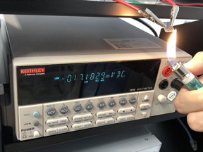 The barium-cobalt oxide film (top right, approximately 1 cm2) being exposed to an open flame to generate voltage. (Photo: Hiromichi Ohta)

CREDIT
Hiromichi Ohta