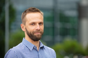 Professor Dr. Dmitry Turchinovich of Bielefeld University is one of the two study leads. He investigates how graphene can be used in future electrical engineering applications. Photo: Bielefeld University/ M.-D. M�ller

CREDIT
Photo: Bielefeld University/M.-D. M�ller