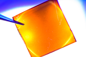 A discovery by Rice University engineers brings efficient, stable bilayer perovskite solar cells closer to commercialization. The cells are about a micron thick, with 2D and 3D layers.
CREDIT
Jeff Fitlow/Rice University